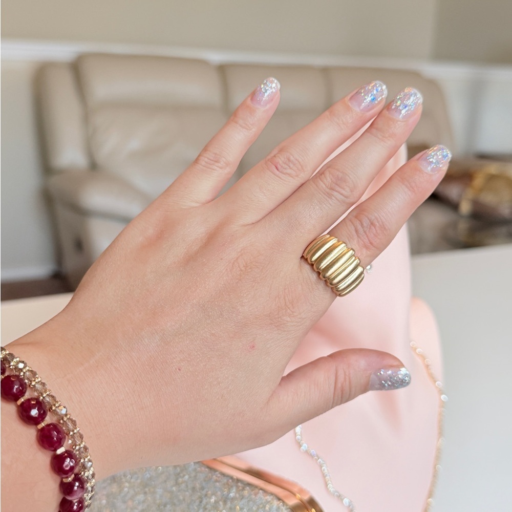 Gold Ribbed Ring - Picture 5 of 9